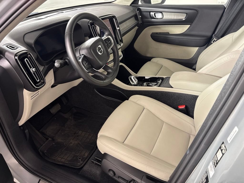 Used 2026 Volvo XC40 B5 Plus AWD/4WD image 29
