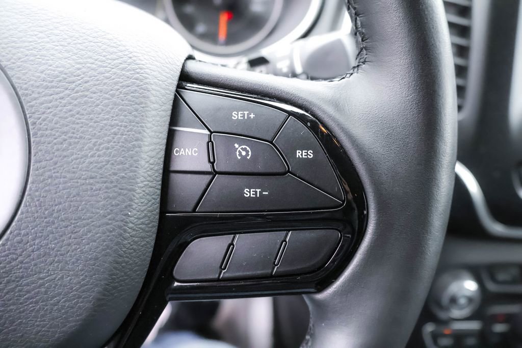Used 2019 Jeep Cherokee Latitude Plus FWD image 22