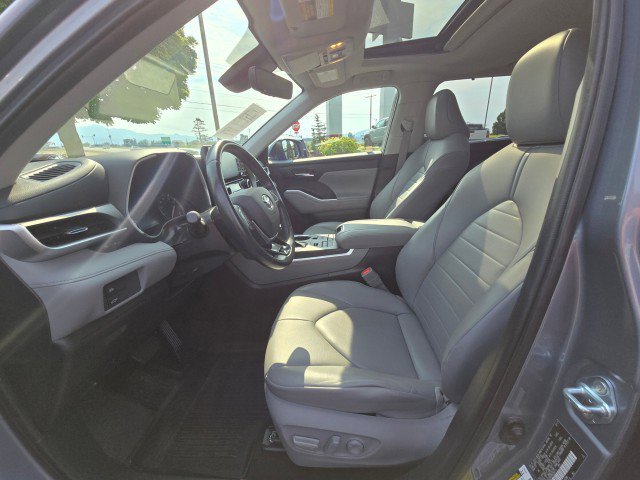 Used 2021 Toyota Highlander XLE image 23