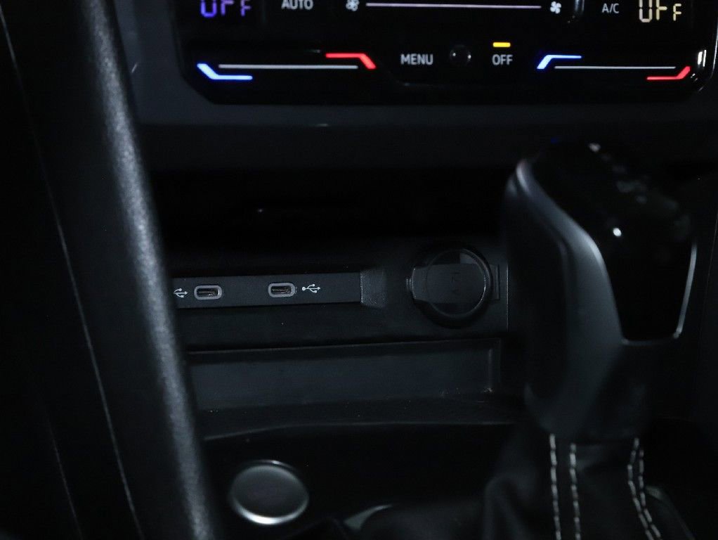 Used 2024 Volkswagen Tiguan SE image 28