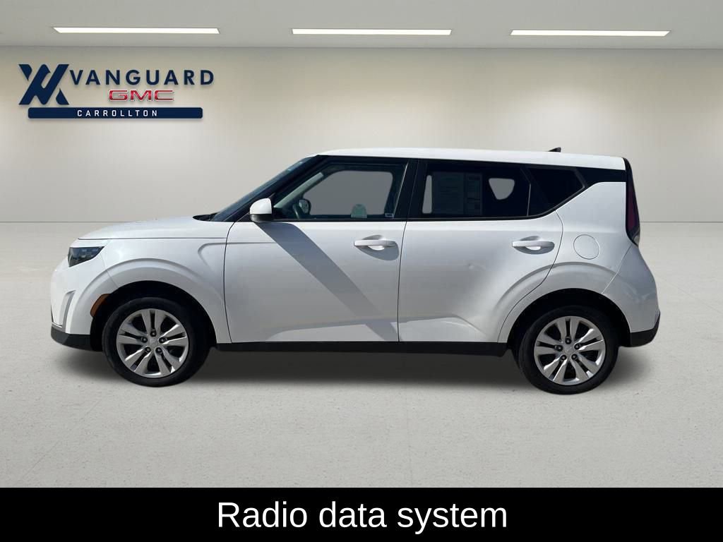 Used 2023 Kia Soul LX image 2