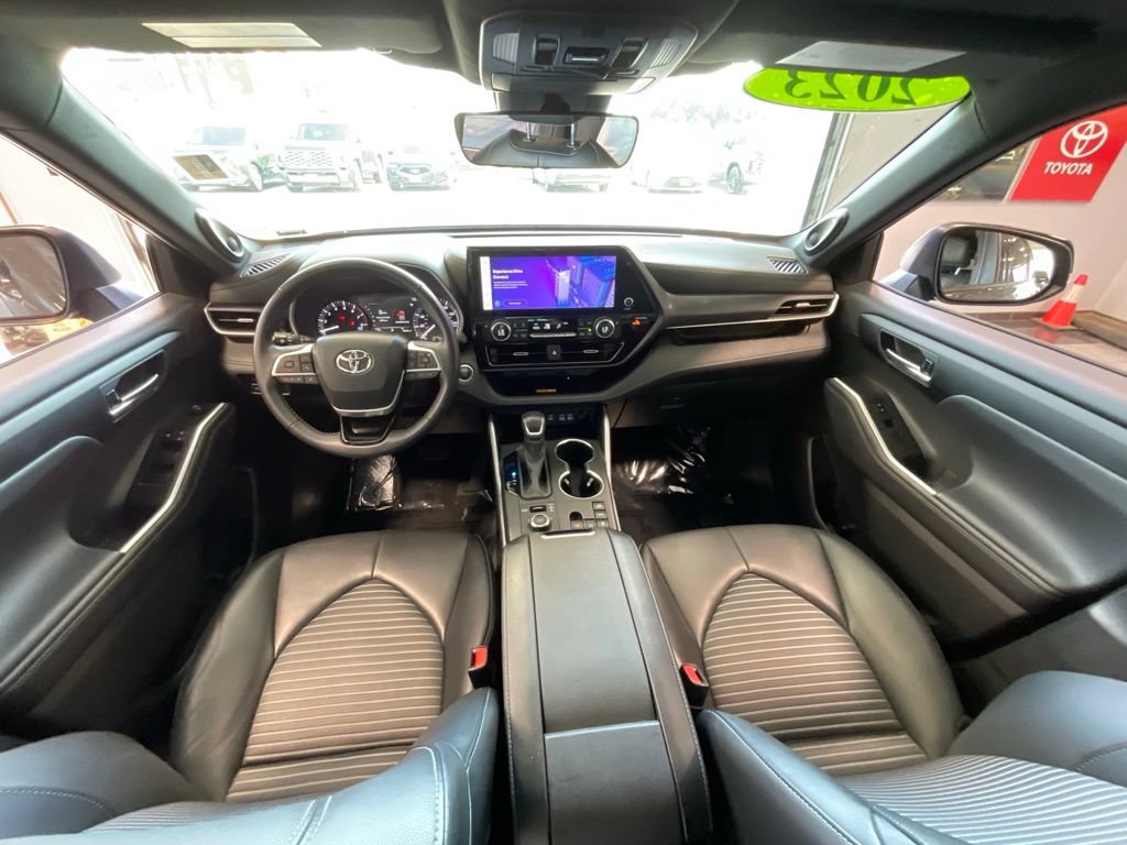 Used 2023 Toyota Highlander XSE AWD/4WD image 8