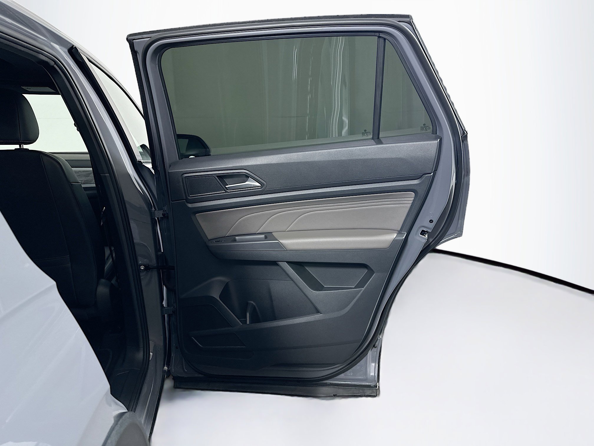 Used 2021 Volkswagen Atlas Cross Sport SE w/ Panoramic Sunroof Package image 30