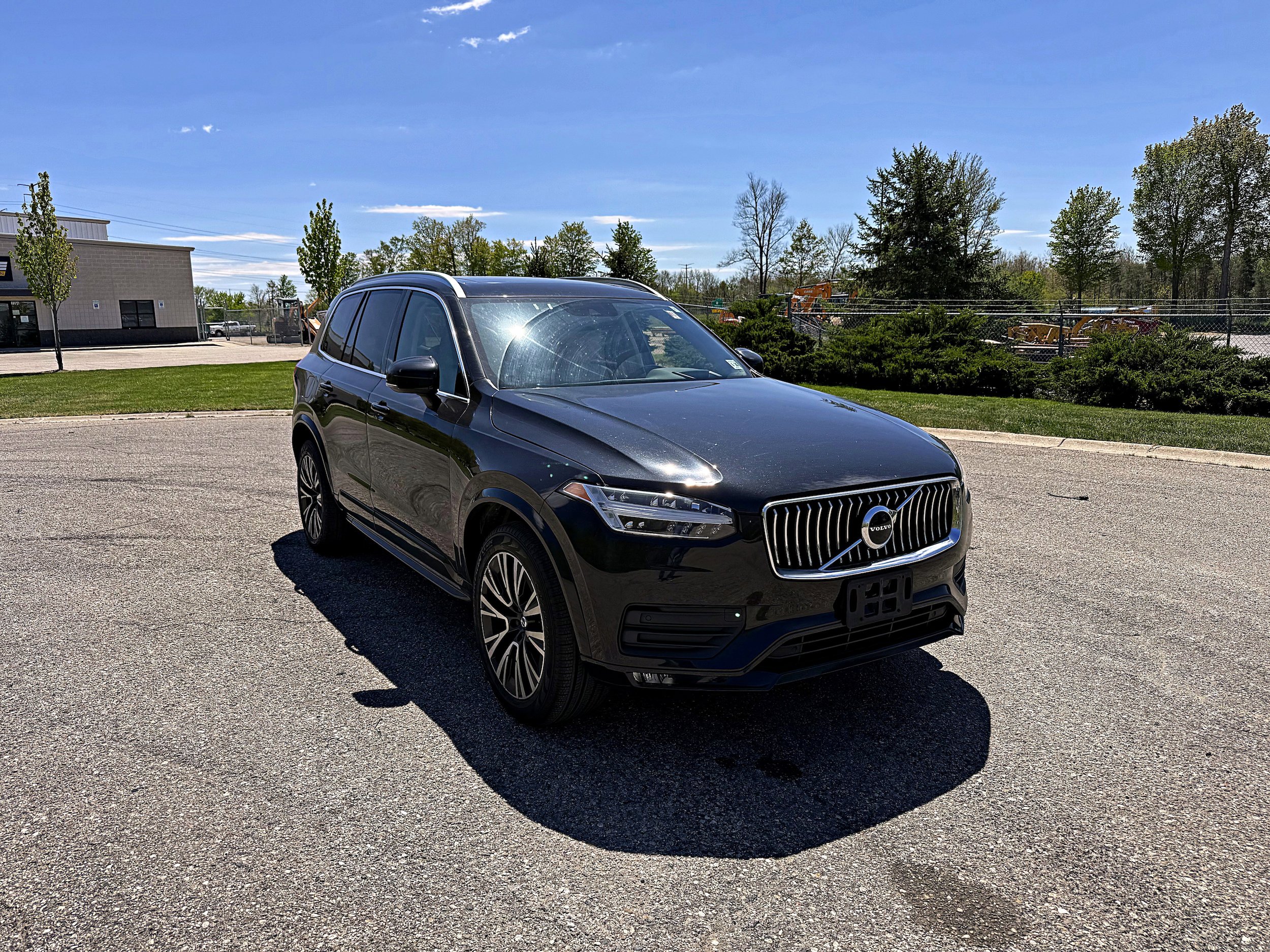 Used 2021 Volvo XC90 T6 Momentum AWD/4WD image 3