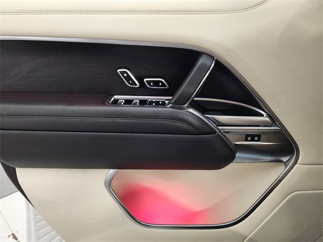 Used 2023 Land Rover Range Rover Long Wheelbase SE image 22