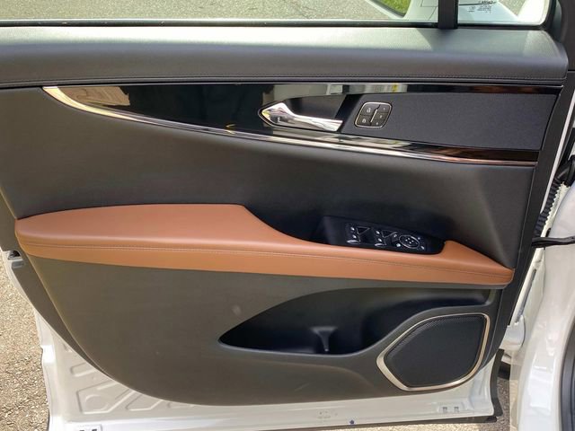 Certified 2023 Lincoln Nautilus Reserve image 12