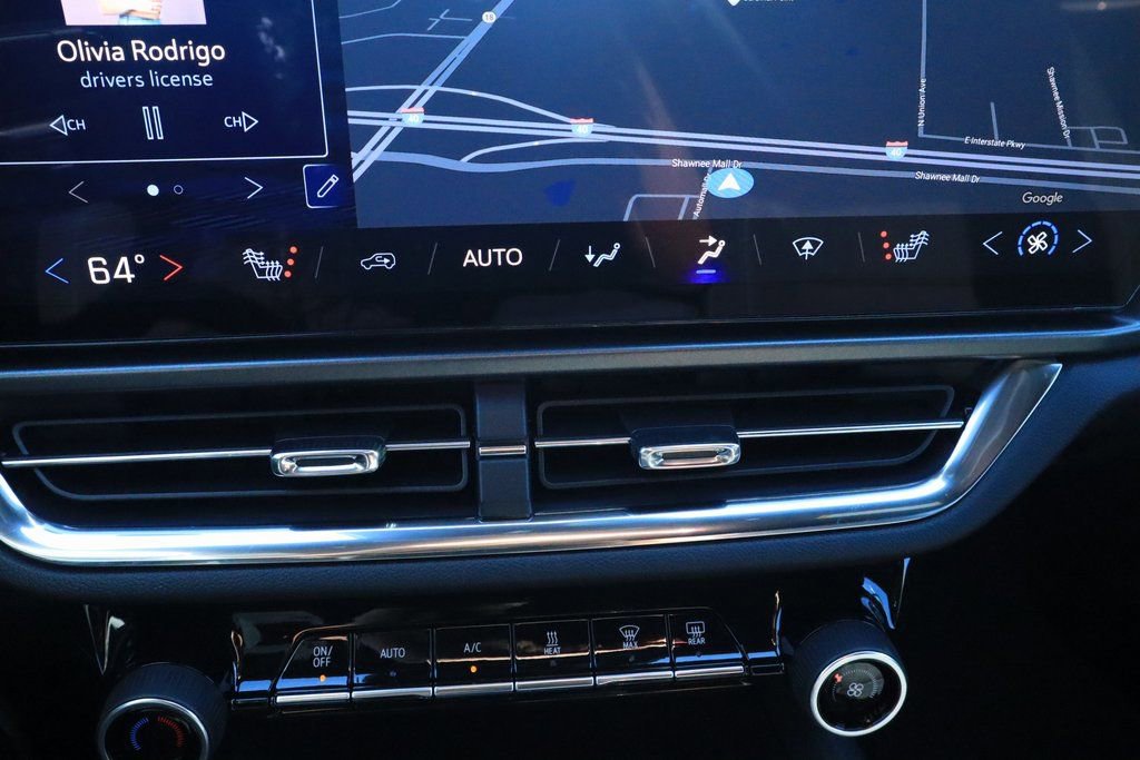 New 2026 Chevrolet Equinox EV LT image 8