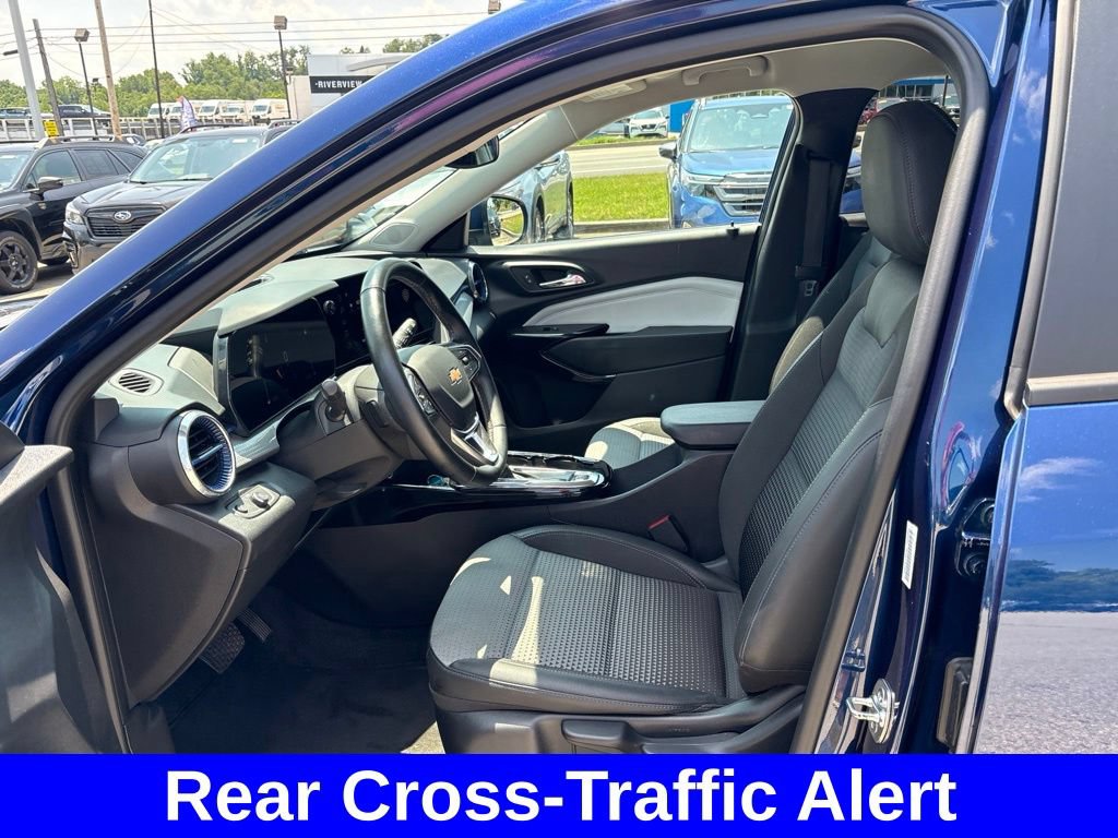 Used 2024 Chevrolet Trax LT w/ Driver Confidence Package FWD image 15