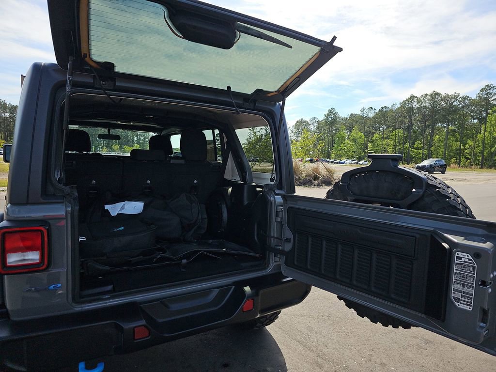 Used 2023 Jeep Wrangler Unlimited w/ Cold Weather Group image 17