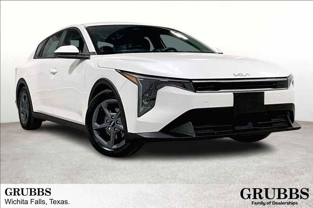 Used 2025 Kia K4 LXS image 1