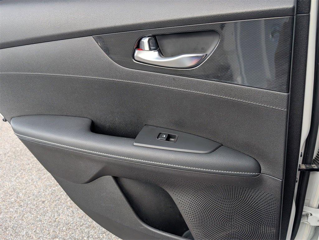 Used 2023 Kia Forte GT-Line w/ GT-Line Premium Package image 29