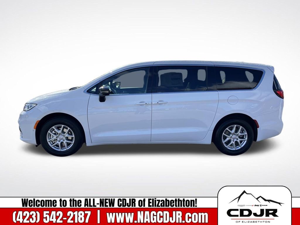 New 2026 Chrysler Pacifica Select image 7