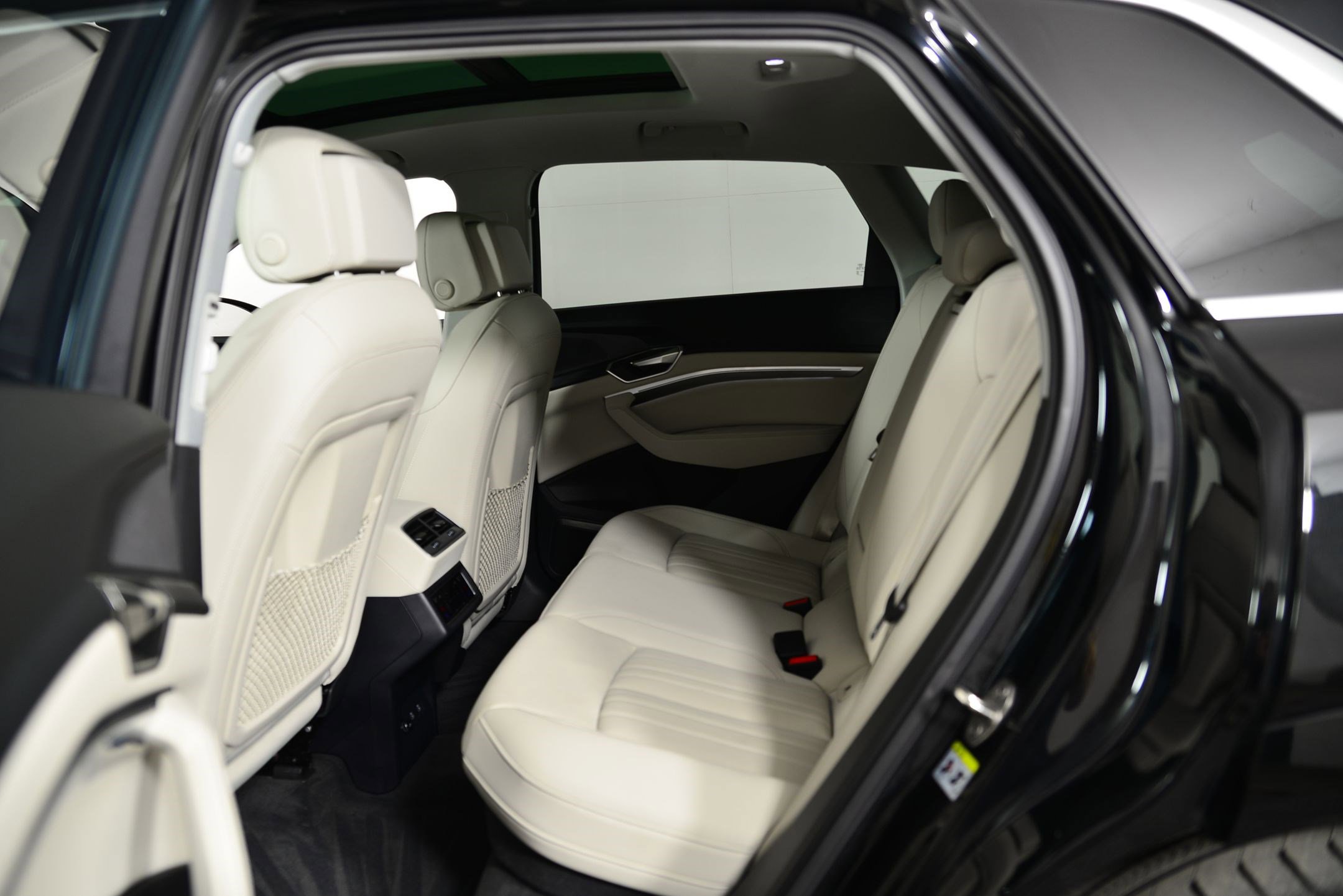 Certified 2024 Audi Q8 e-tron Premium Plus w/ Premium Plus Package image 13