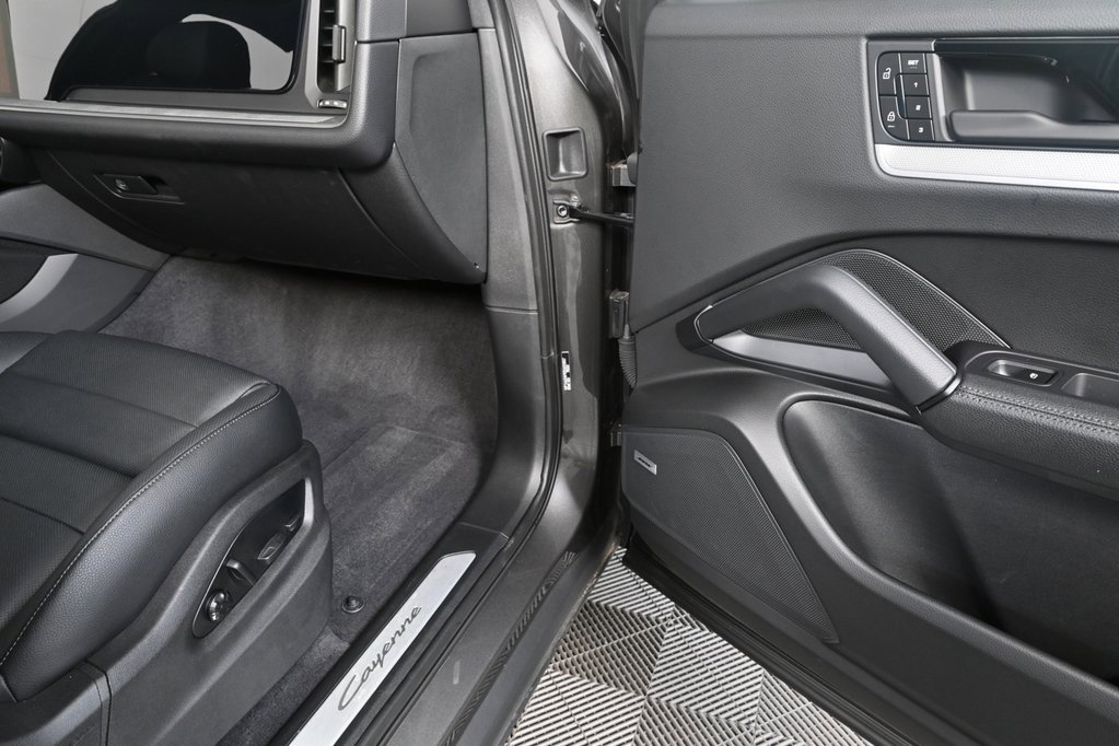 Used 2025 Porsche Cayenne image 24