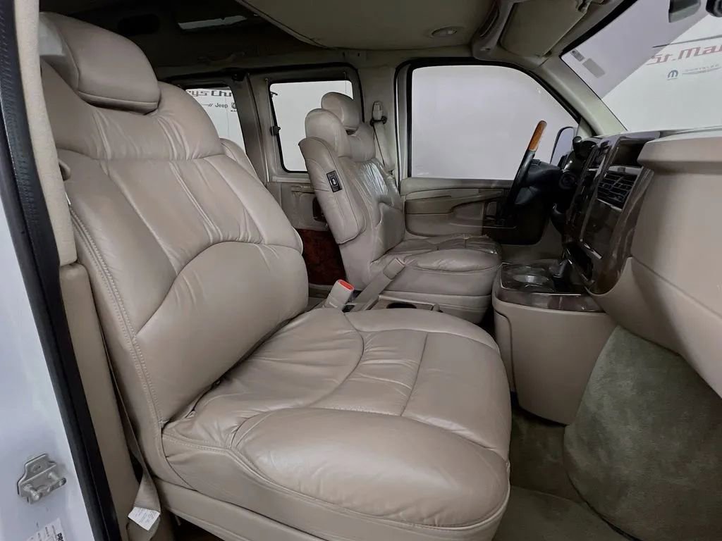 Used 2004 GMC Savana 1500 w/ Preferred Equipment Group image 27
