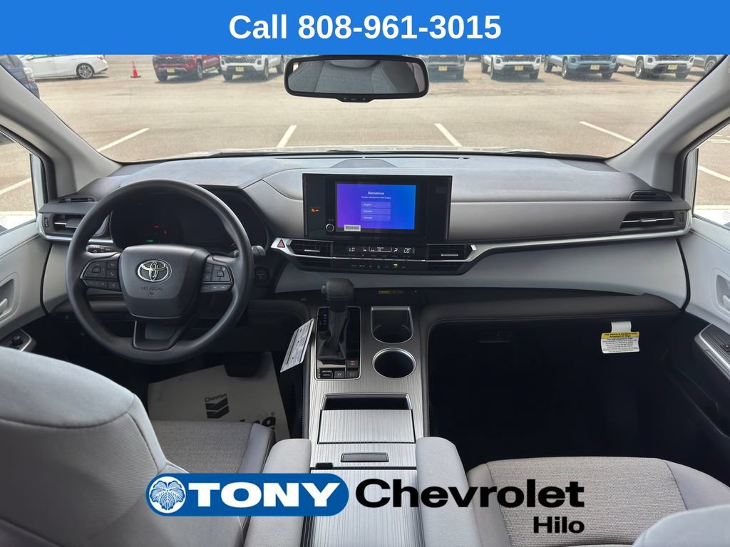 Used 2026 Toyota Sienna LE FWD image 11