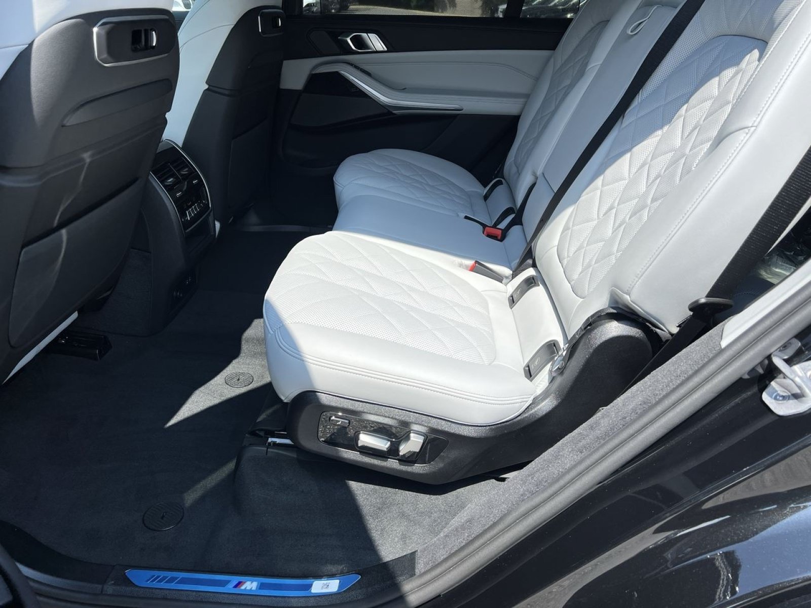 New 2027 BMW X7 xDrive40i w/ M Sport Package AWD/4WD image 22