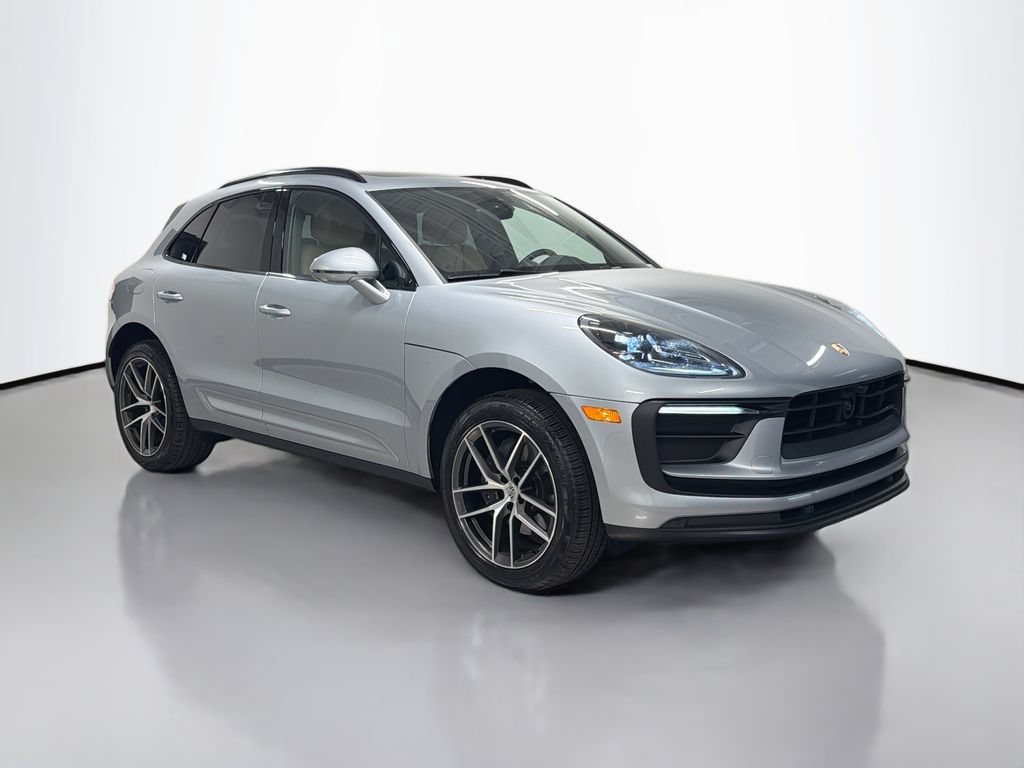 Certified 2025 Porsche Macan AWD/4WD image 7