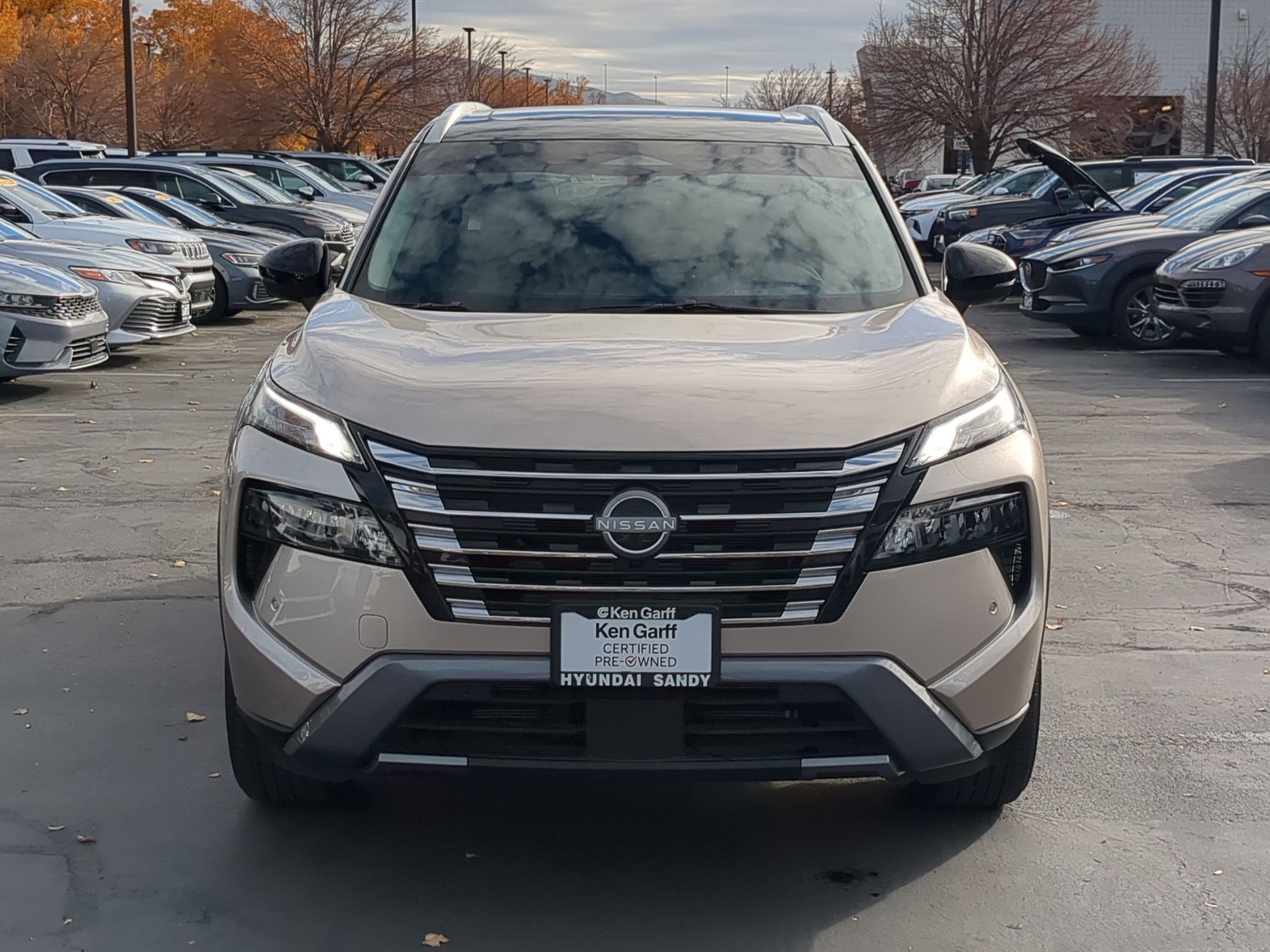 Used 2025 Nissan Rogue SL w/ Tech Package image 11