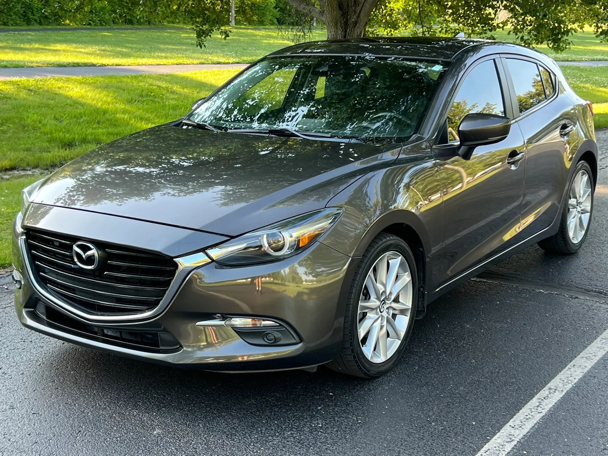 Used 2017 MAZDA MAZDA3 Grand Touring w/ Premium Equipment Package FWD image 1