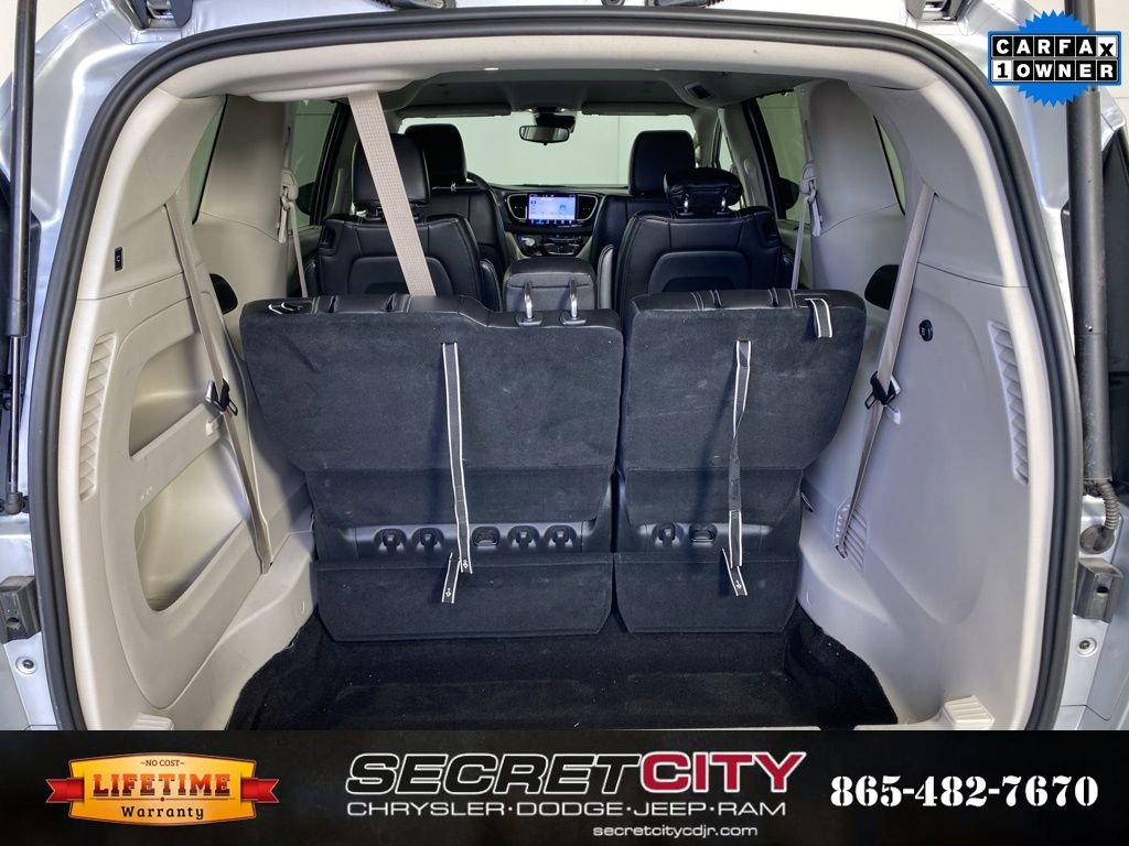 Used 2024 Chrysler Pacifica Touring-L image 30