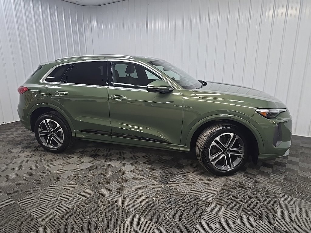 Used 2025 Audi Q5 Premium Plus w/ Premium Plus