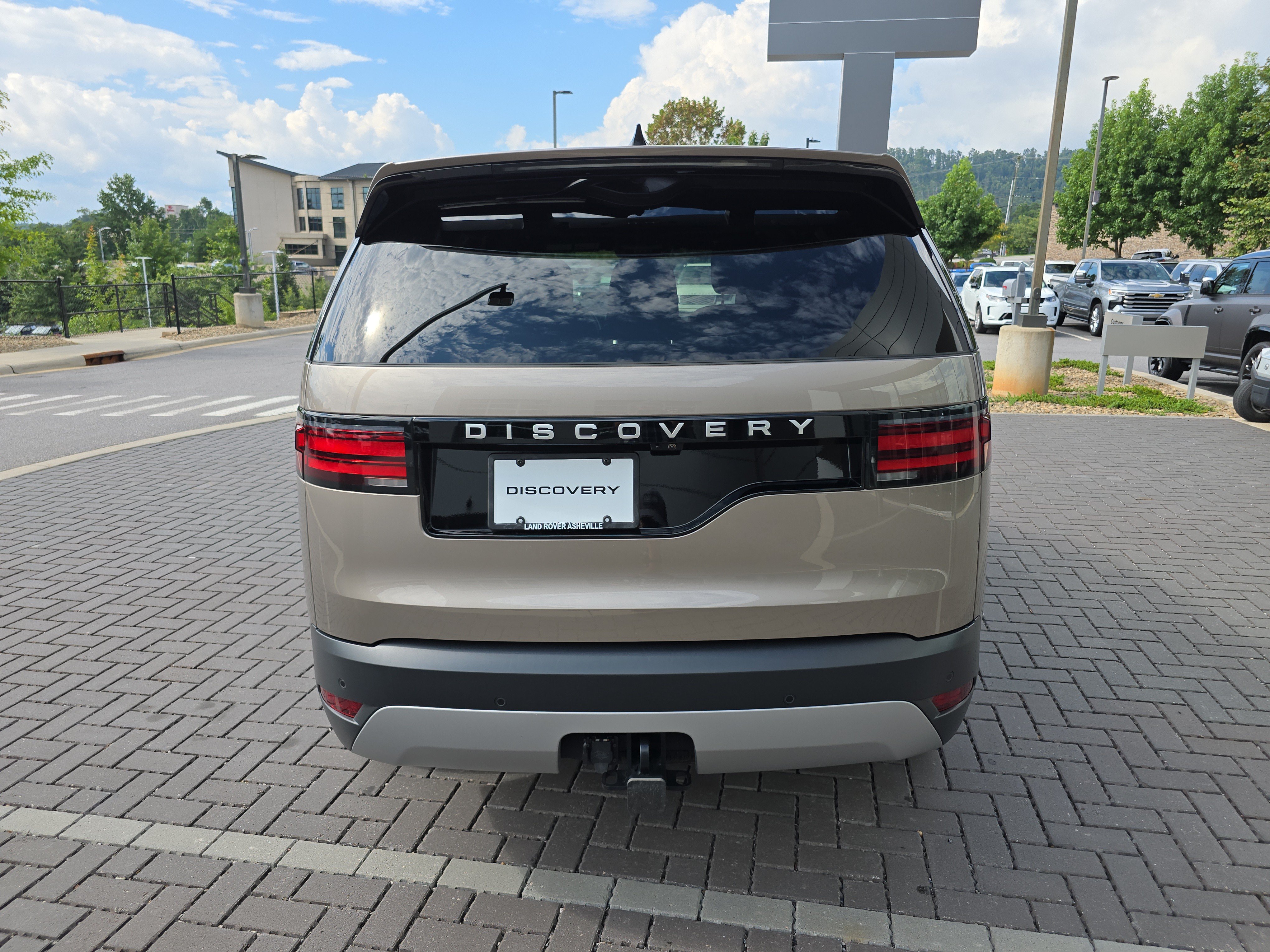 Certified 2025 Land Rover Discovery S AWD/4WD image 6