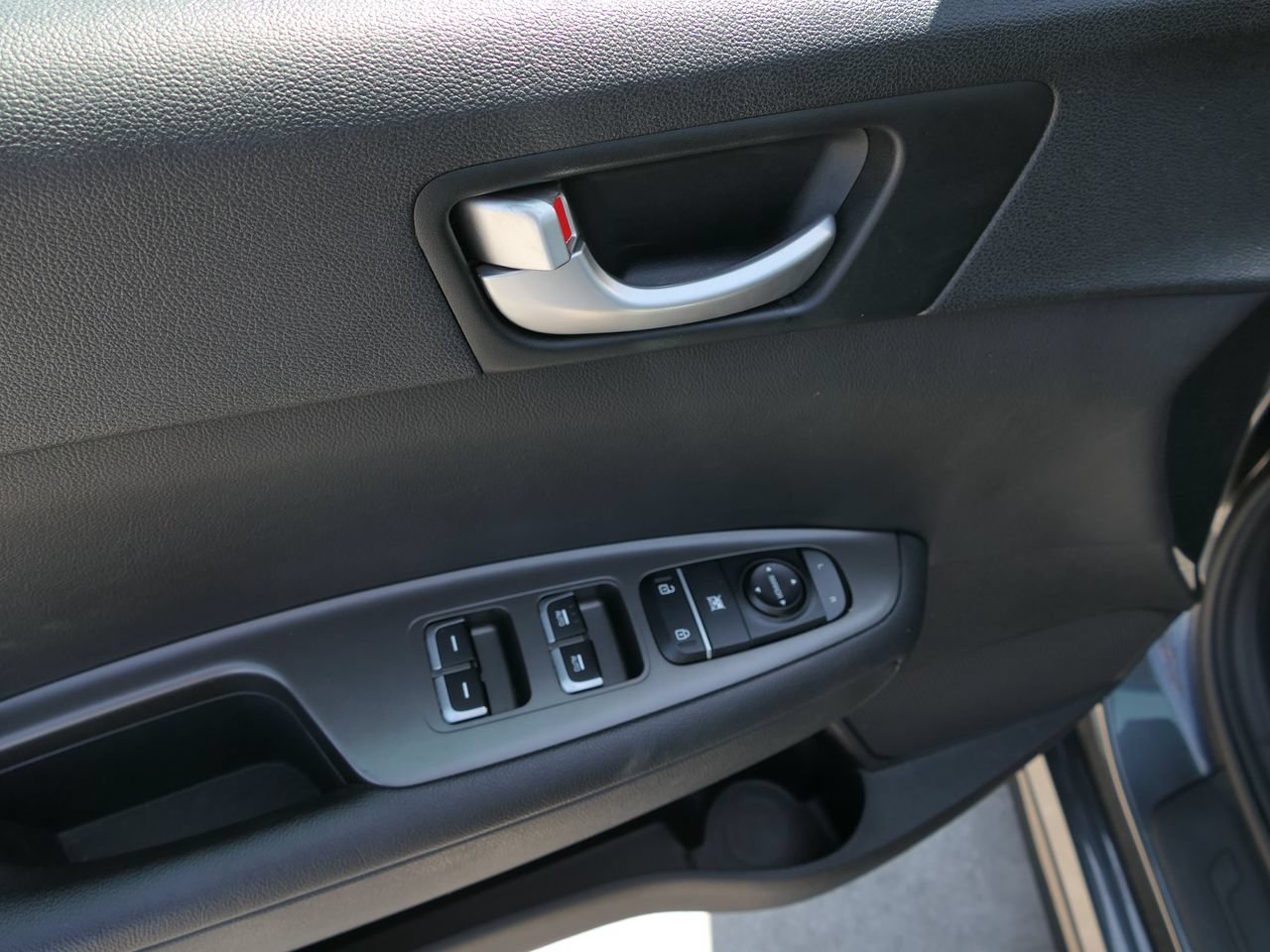 Used 2020 Kia Optima S FWD image 15