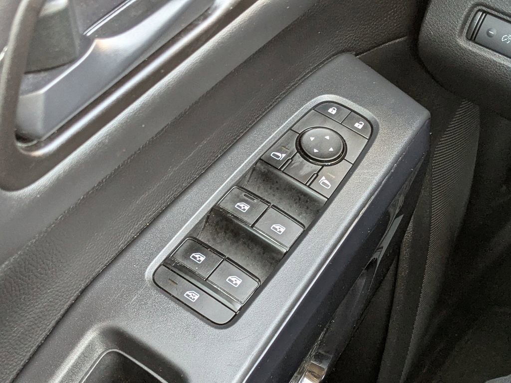 Used 2025 Nissan Pathfinder SV image 19