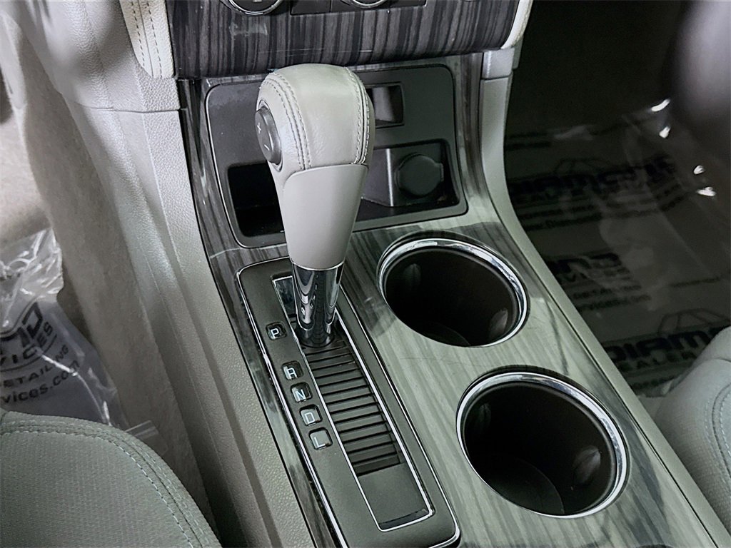 Used 2014 Chevrolet Traverse LT image 8