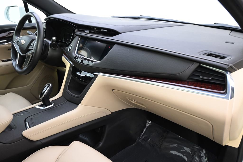 Used 2018 Cadillac XT5 Premium Luxury w/ Driver Assist Package AWD/4WD image 15