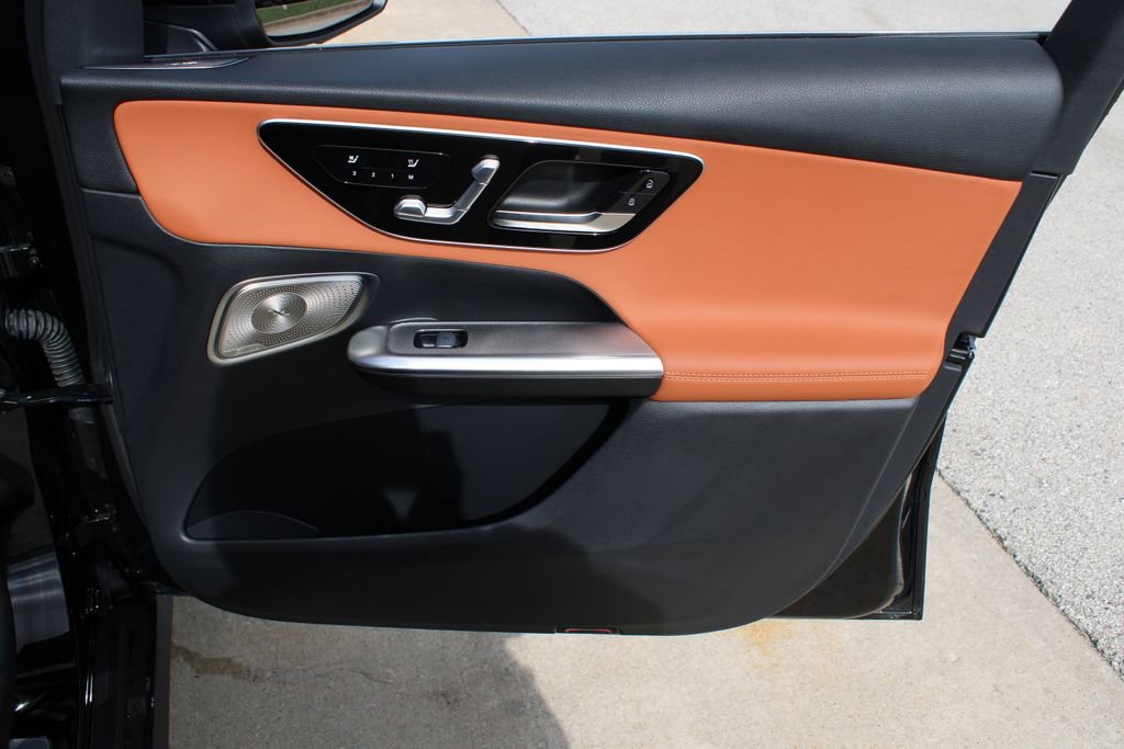 Used 2025 Mercedes-Benz GLC 300 4MATIC image 25