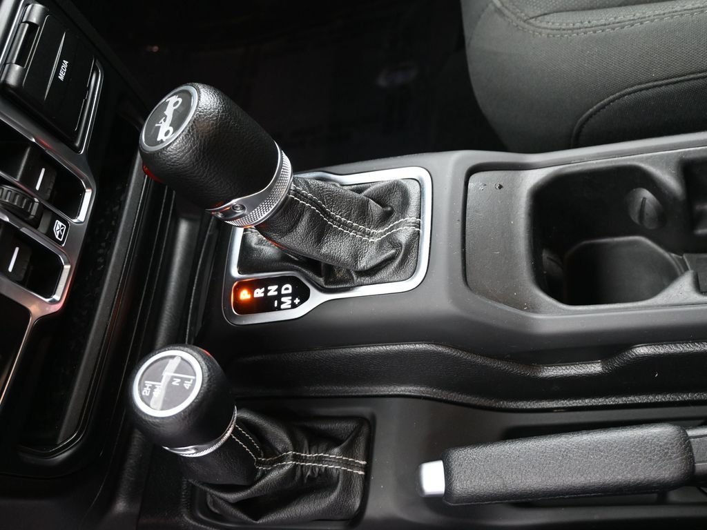 Used 2020 Jeep Wrangler Unlimited Sahara AWD/4WD image 13