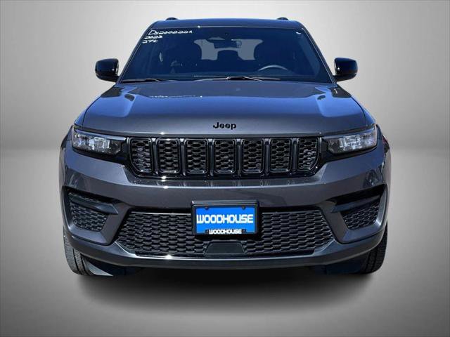 Certified 2023 Jeep Grand Cherokee Altitude AWD/4WD image 2