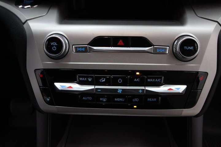 Used 2022 Ford Explorer XLT w/ Equipment Group 202A image 24