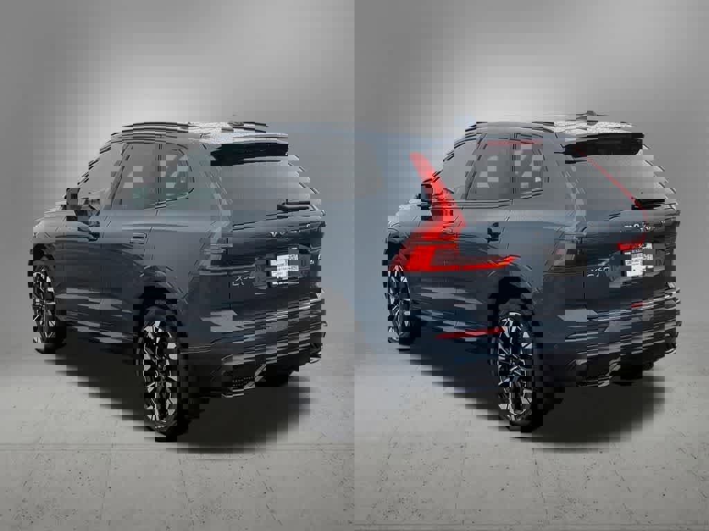 Used 2026 Volvo XC60 B5 Plus w/ Protection Package Premier image 4