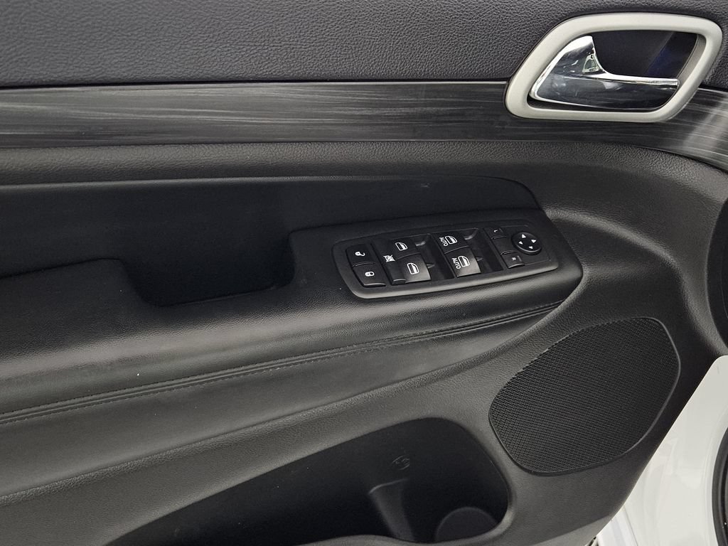 Used 2020 Jeep Grand Cherokee Altitude RWD image 24