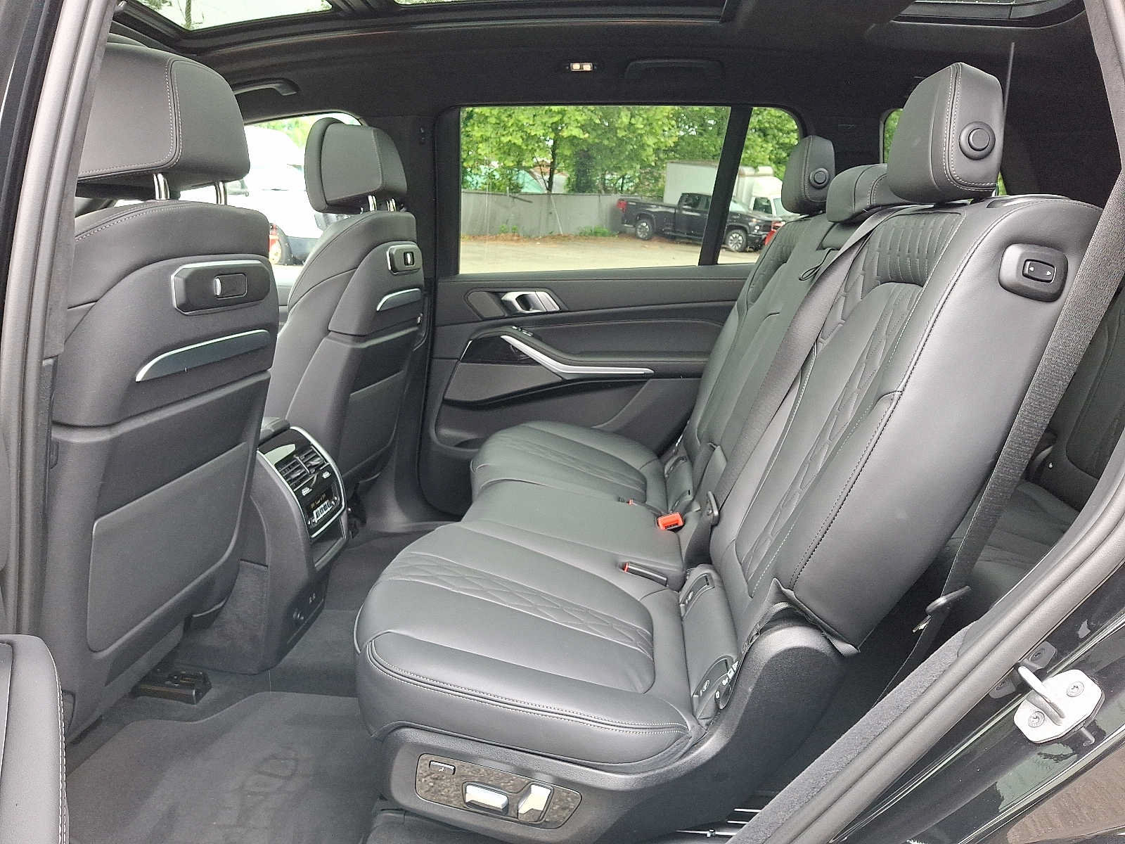Used 2025 BMW X7 M60i w/ Executive Package AWD/4WD image 10