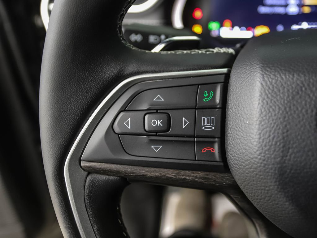 Used 2025 Jeep Grand Cherokee Limited w/ Trailer Tow Package image 12