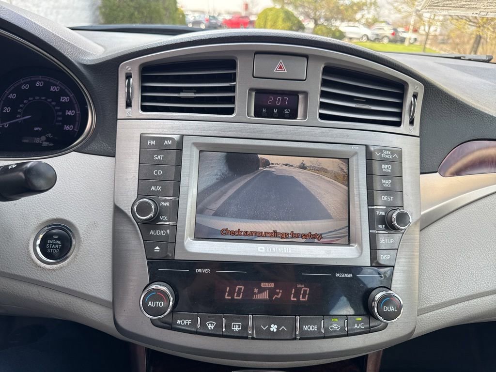 Used 2011 Toyota Avalon Limited image 22