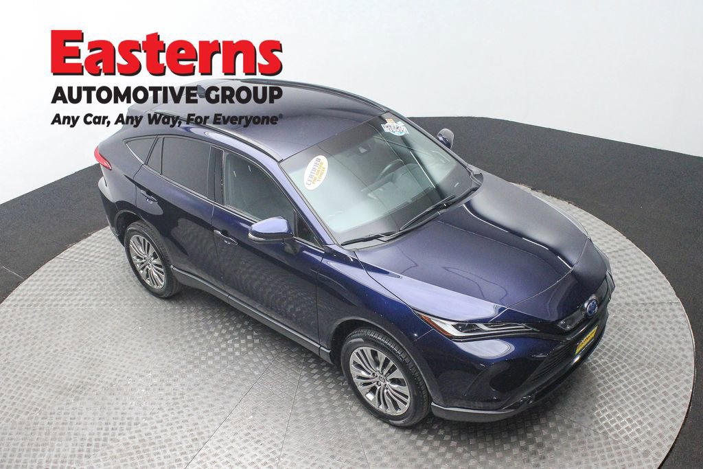 Used 2023 Toyota Venza XLE image 3