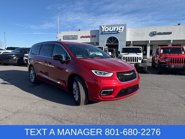 New 2026 Chrysler Pacifica Select AWD/4WD image 1