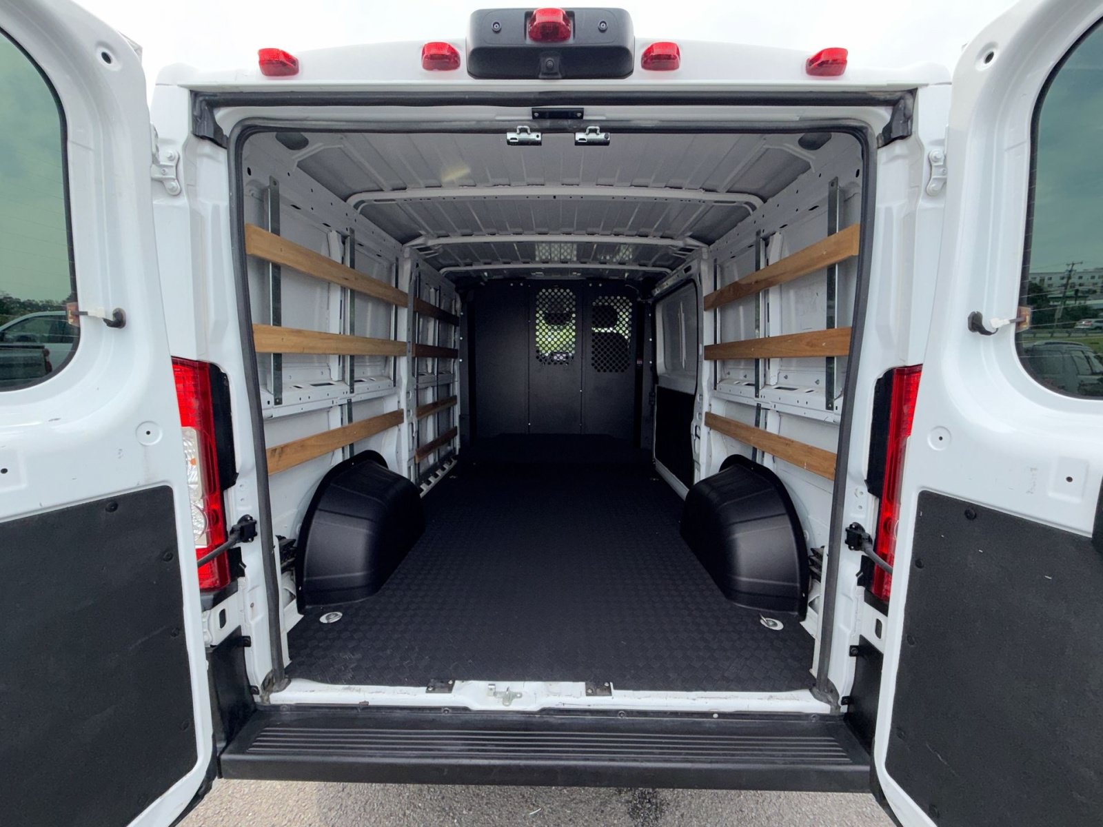 Used 2025 RAM ProMaster 2500 w/ U-Haul Equipment Group FWD image 24