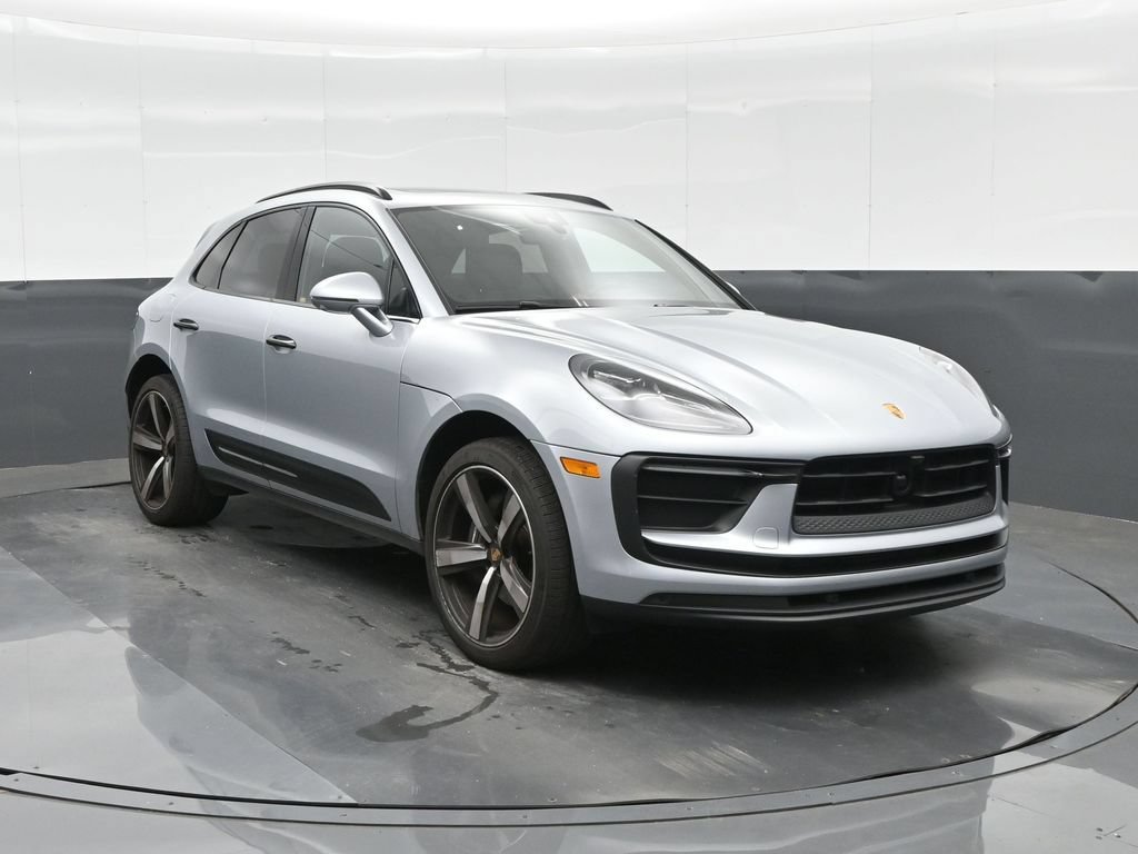 Certified 2023 Porsche Macan AWD/4WD image 11