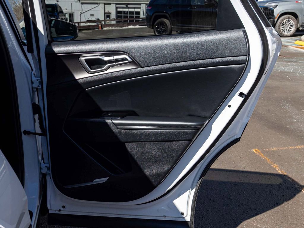 Used 2025 Kia Sportage EX w/ Premium Package image 14