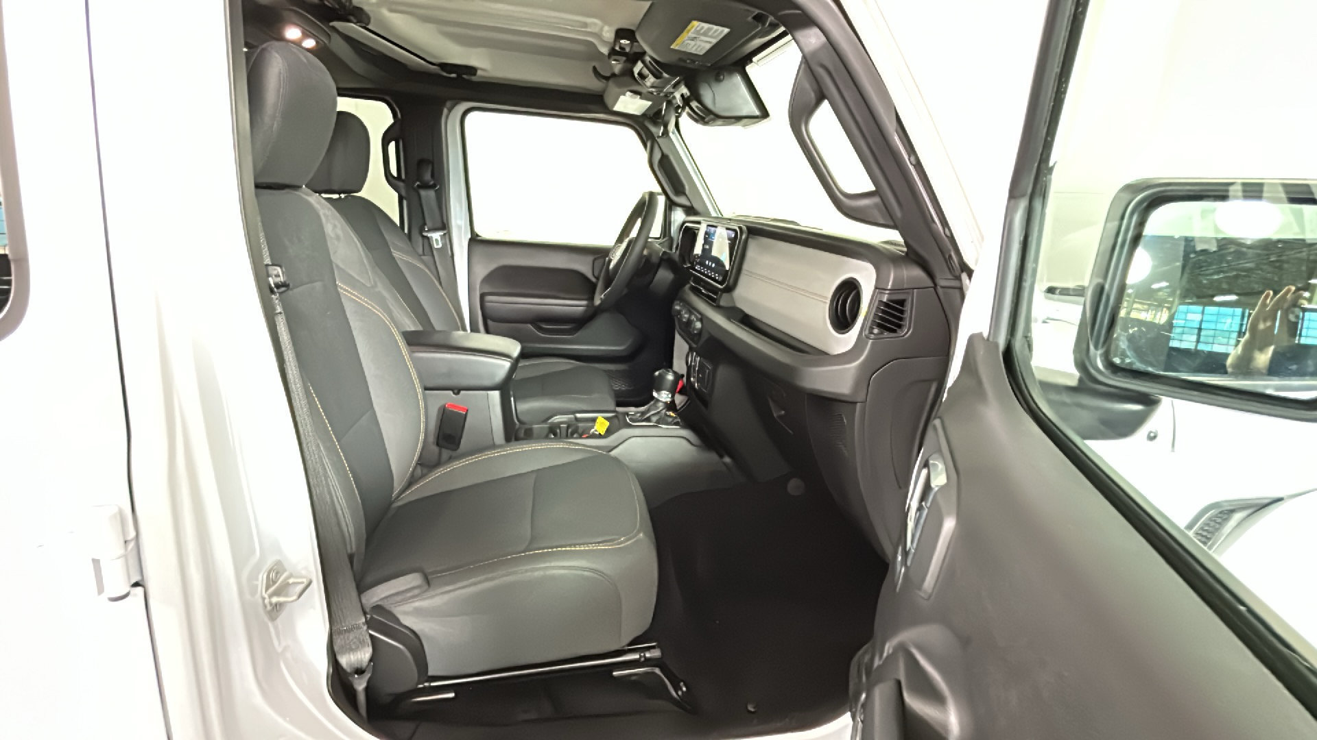 Used 2024 Jeep Wrangler Unlimited w/ Convenience Group AWD/4WD image 35