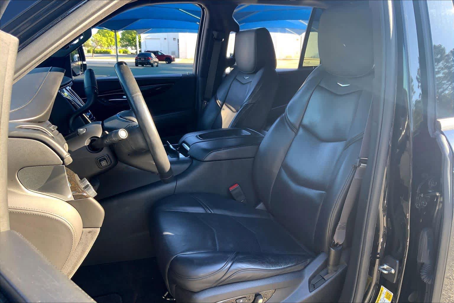 Used 2016 Cadillac Escalade Platinum AWD/4WD image 8