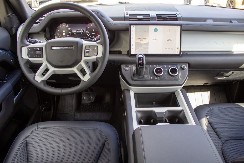 Used 2025 Land Rover Defender 90 X-Dynamic SE image 12