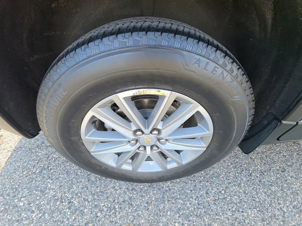 Used 2023 Chevrolet Traverse LT image 32