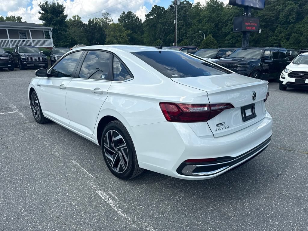 Used 2024 Volkswagen Jetta SEL FWD image 2